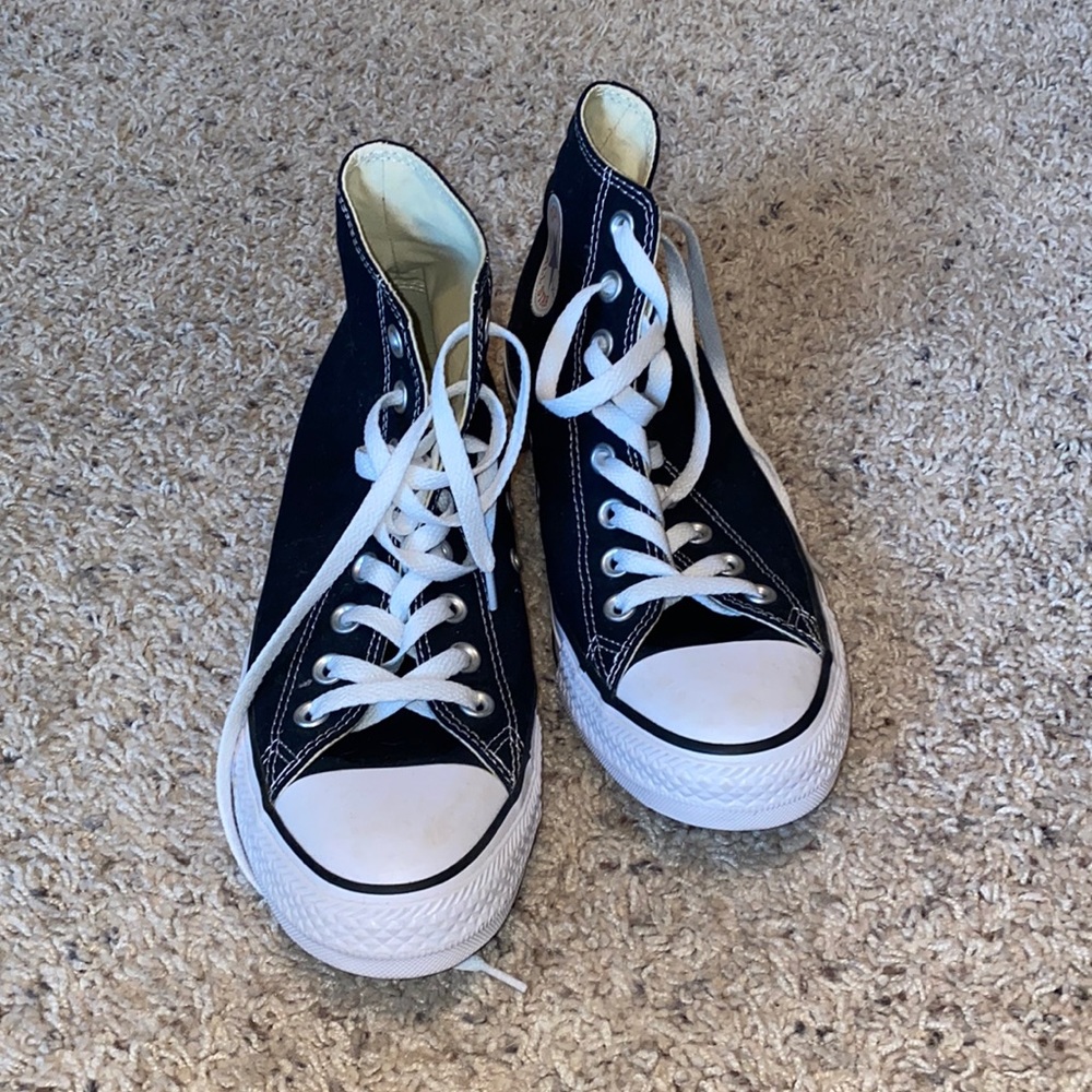 Never worn before black converse
